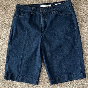 Jones New York trouser short, size 10